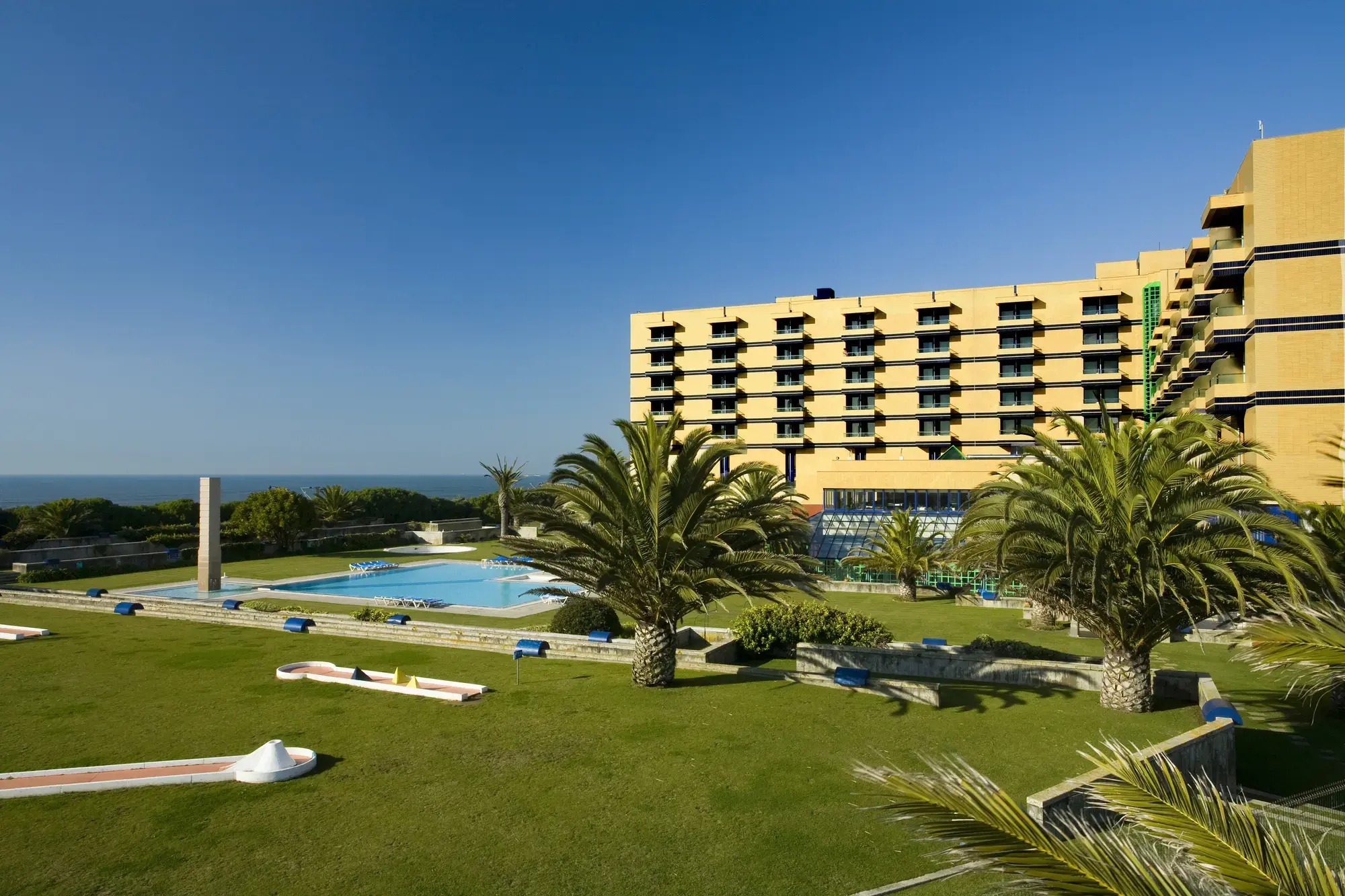 01-hotel-solverde-facade-2